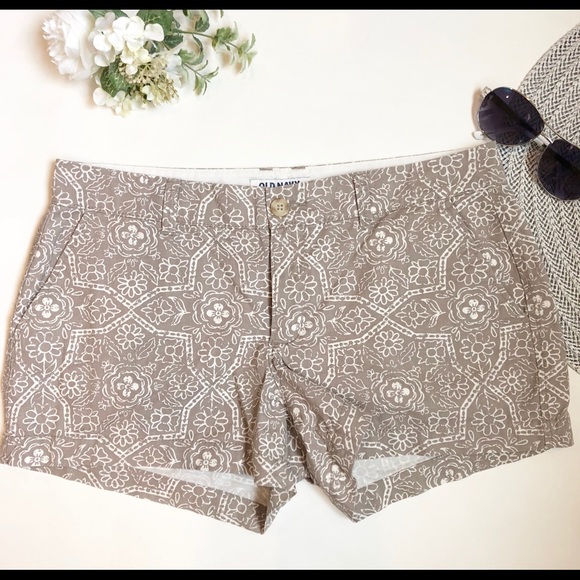 Old Navy Pants - Old Navy Size 8 Print Shorts